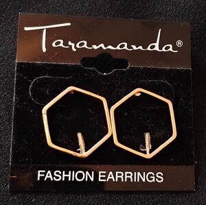 Taramanda Minimalist Gold Hexagon Outline Everyday Stud Earrings